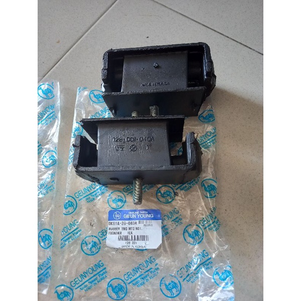 Cao su chân máy xe tải kia k3000/k165