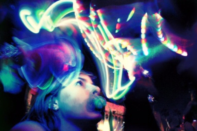 NÚM TI RAVER PHÁT SÁNG - CÓ SẴN