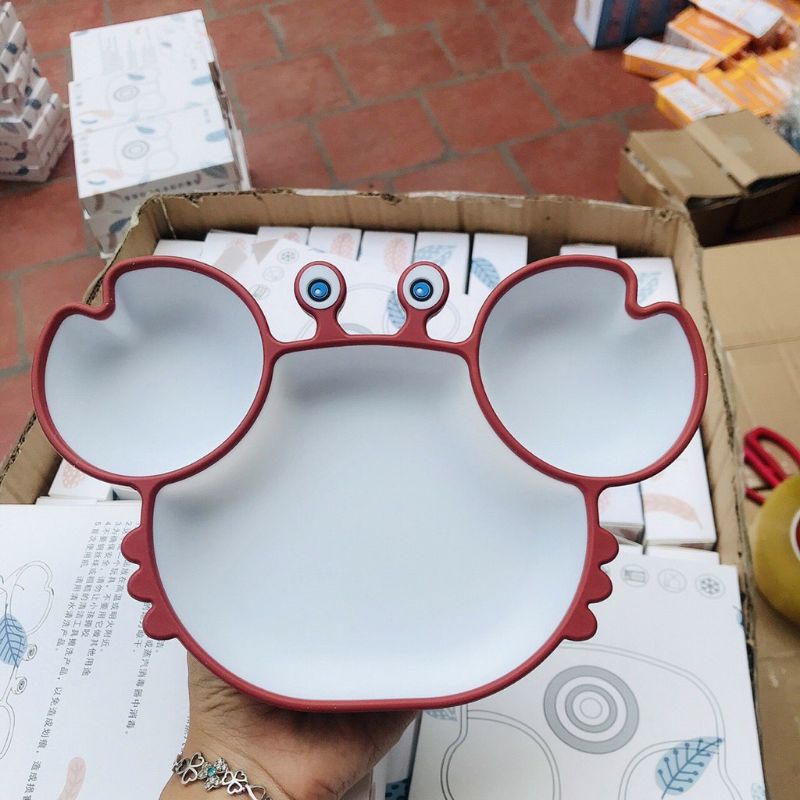Khay ăn dặm Silicon hình cua ngộ nghĩnh cho bé có đế hút chân không chống rơi vỡ