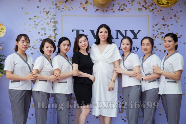 Đồng phục trắng-xám cho nhân viên spa hot trend