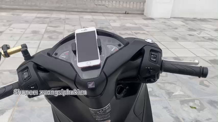 Kẹp điện thoại - Giá đỡ điện thoại dán lên đồng hồ xe máy | BigBuy360 - bigbuy360.vn