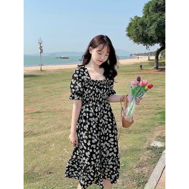 Đầm đen hoa rơi dễ thương