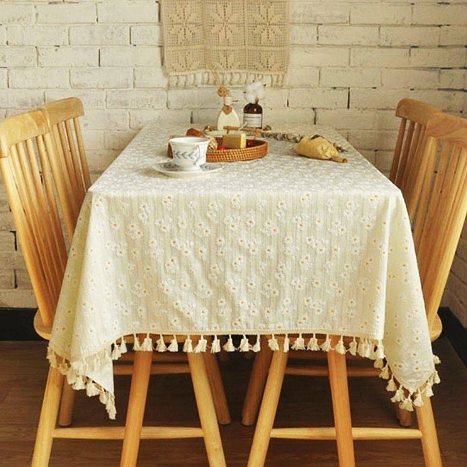 Khăn trải bàn phối ren họa tiết hoa cúc trang trí bàn cà phê
