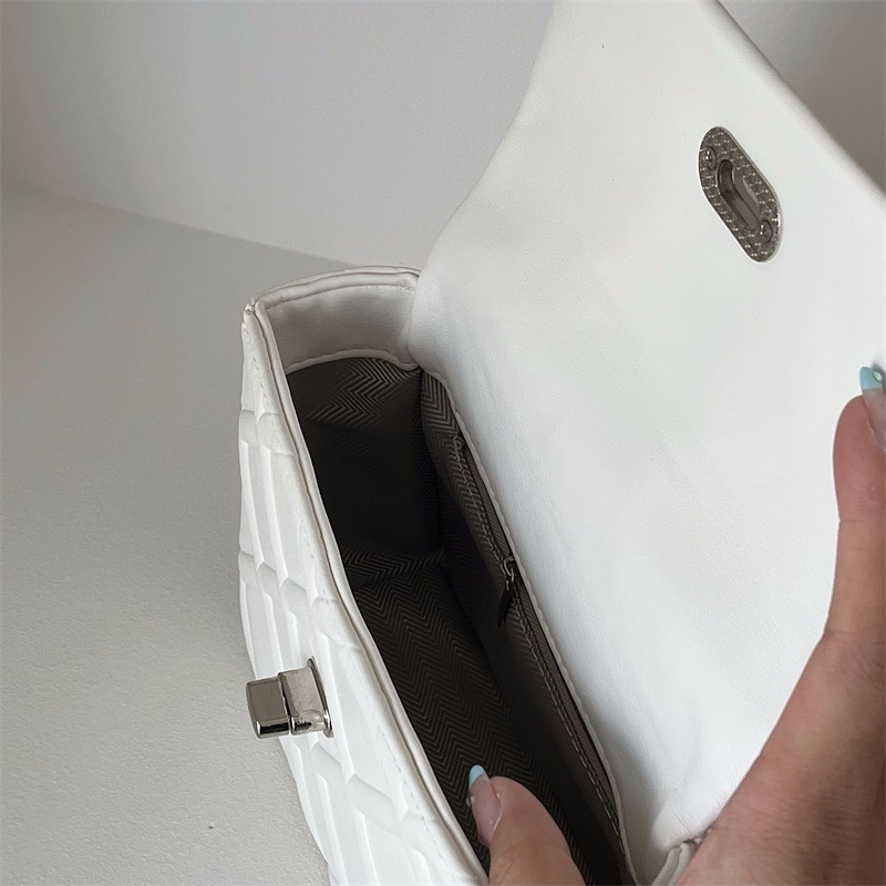 Túi Xách Đeo Vai Kiểu Vuông Nhỏ Đính Đá Phối Dây Xích Thời Trang Sang Trọng