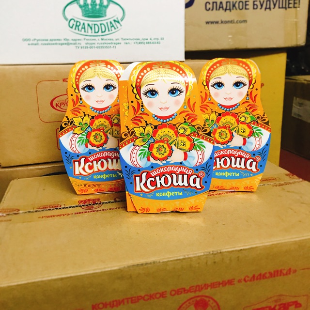 Kẹo socola búp bê Nga
