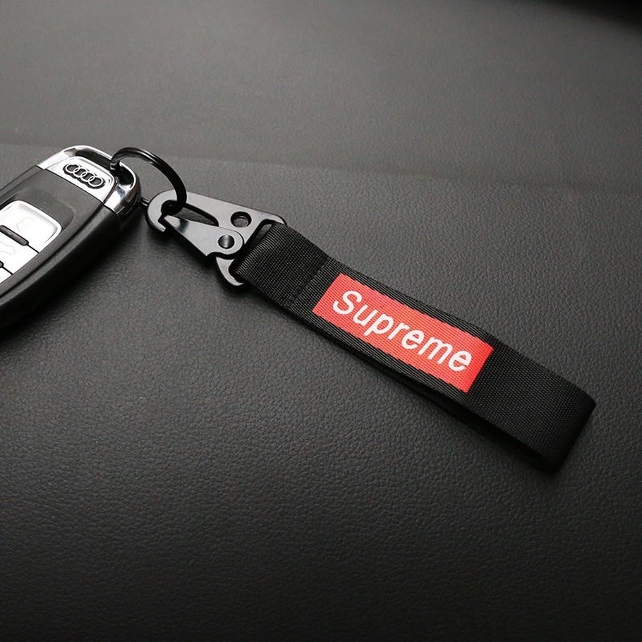 Móc Khóa Xe Hơi Đa Năng In Chữ Supreme Thời Trang