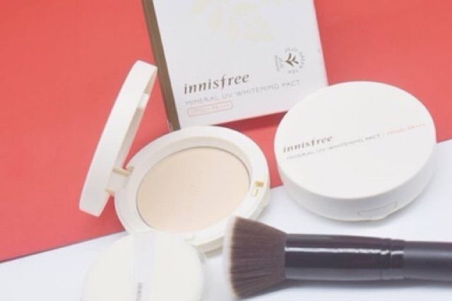 Phấn nén làm sáng da Innisfree - Mineral UV Whitening Pact SPF50 PA+++