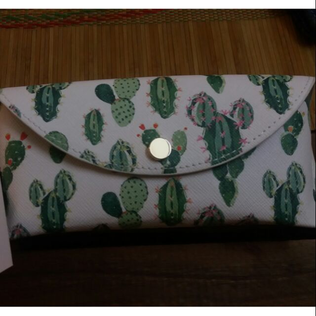 Hộp đựng kính HM new tag