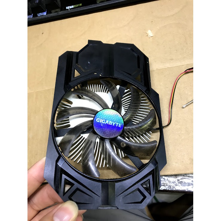 fan quạt tản nhiệt gtx 750ti 1 fan,tản fan giga gtx750ti (lưu ý, chỉ tản và quạt chứ không phải nguyên cái card ạ)