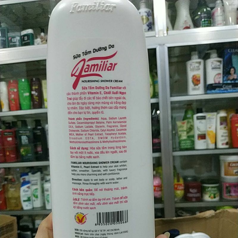 SỮA TẮM SÁNG DA LOẠI BỎ TẾ BÀO CHẾT FAMILIAR 1000ML, VỚI CHIẾT XUẤT VITAMIN E, NGỌC TRAI