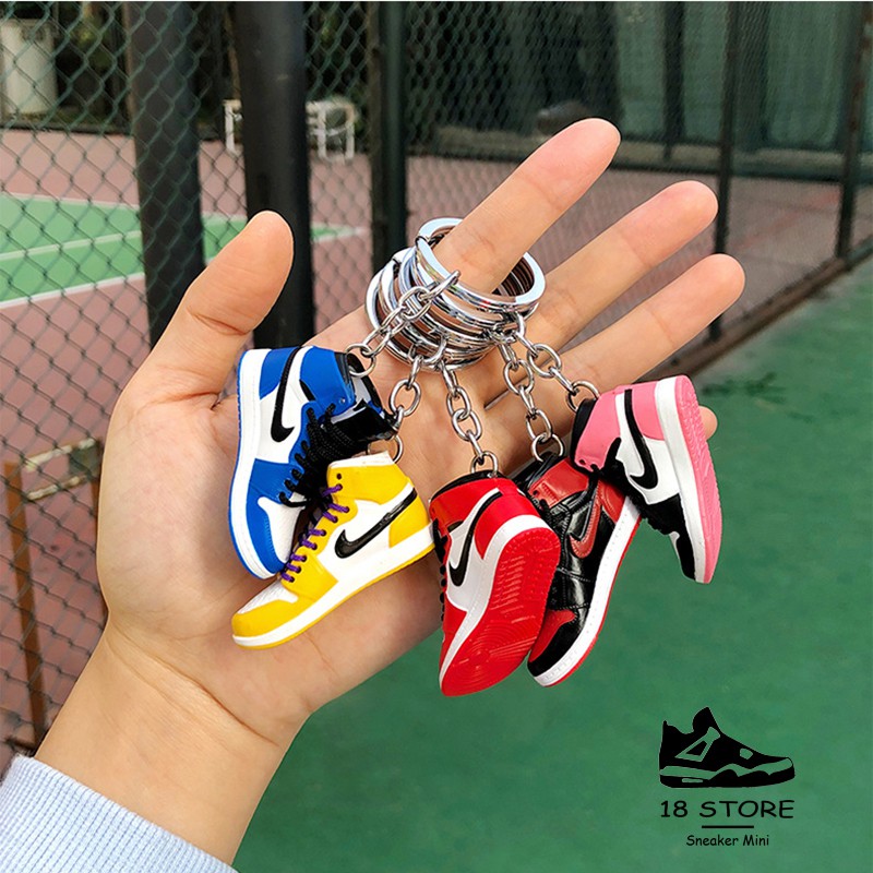 Móc Khóa Giày Mini Sneaker - Jordan 1 - Mô Hình Giày tỷ lệ 1:6 (Tặng Box)