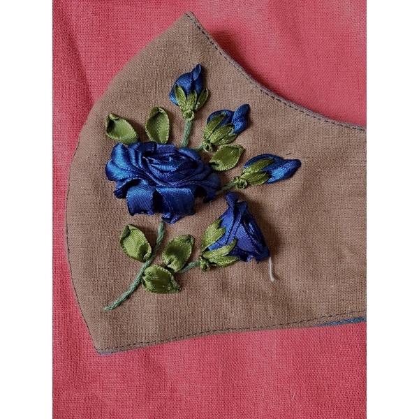 Khẩu trang thêu handmade