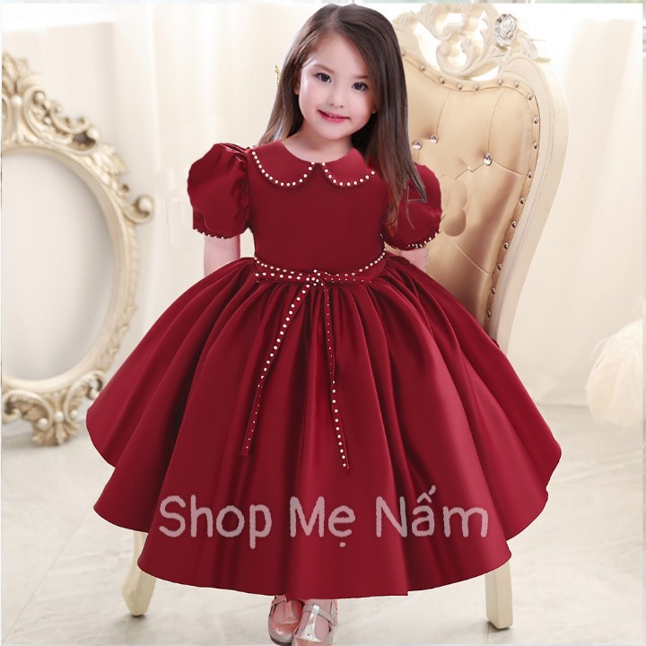 Váy công chúa đính viền ngọc