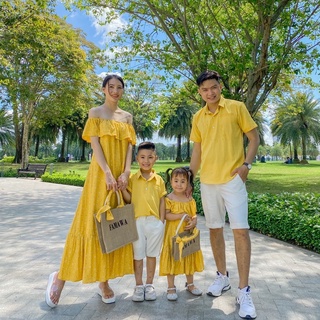 Đồng phục gia đình du lịch thiết kế by FAMAWA - váy áo gia đình - áo hoa gia đình - bộ hoa gia đình du lịch