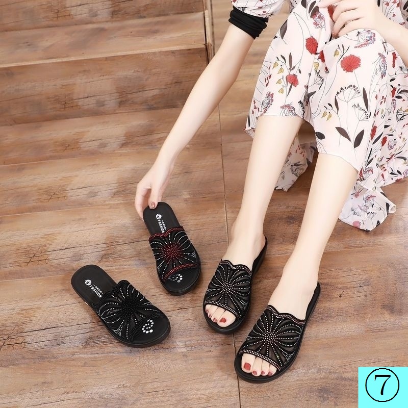 Dép Sandal Da Mềm Chống Trượt Đính Đá Thời Trang Mùa Hè Cho Phụ Nữ Trung Niên