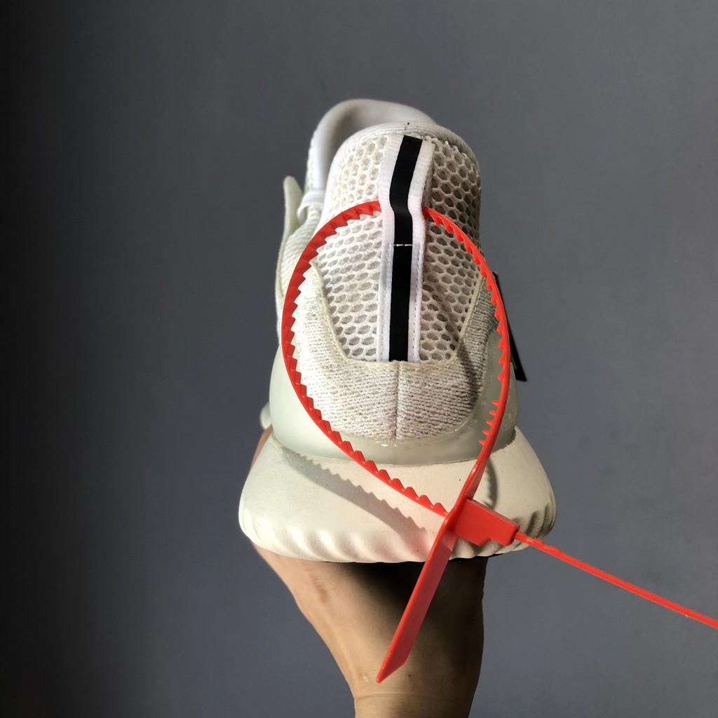 Giày thể thao sneaker Alphabounce trắng đốm .
