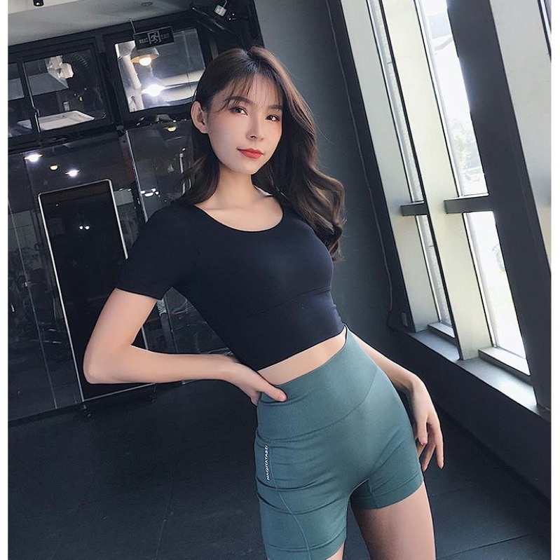 Áo croptop nữ thể thao, kiểu áo croptop tập gym chất liệu thun cotton co giãn thoáng mát