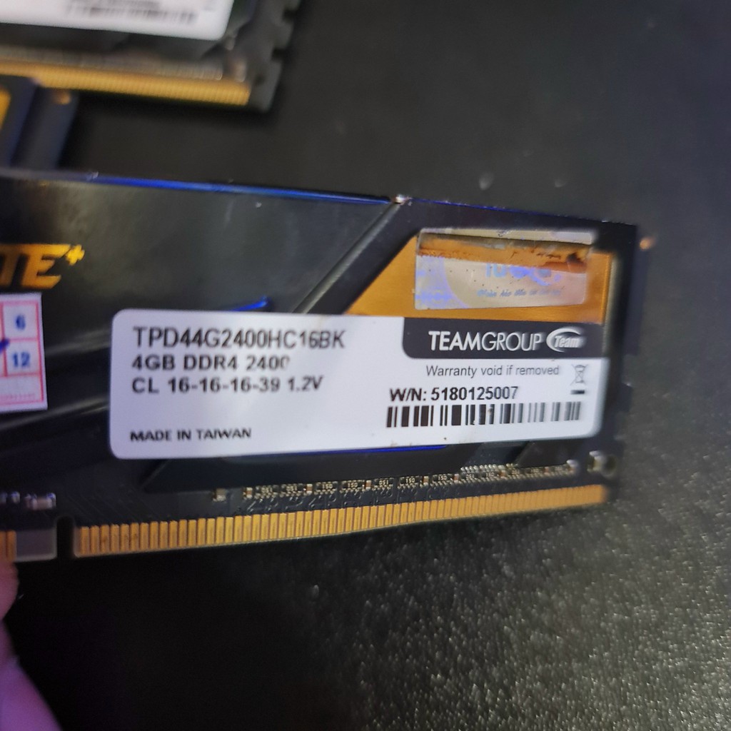 RAM DDR4 4GB Elite - Teamgroup - Kẹp tản nhiệt vàng đen