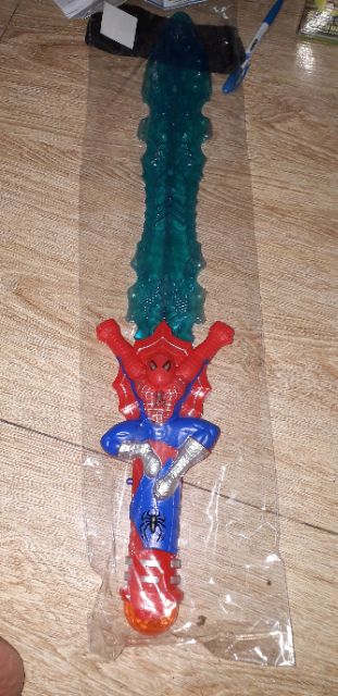 Mô hình 1 thanhkiếm dài 60cm bằng nhựa có nhạc và đèn led rất đẹp kèm pin