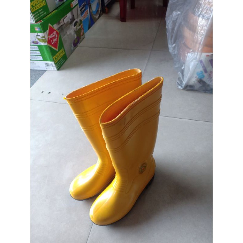 ỦNG VÀNG ĐẾ ĐEN, NHỰA SIÊU DẺO VÀ BỀN