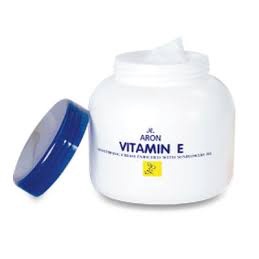 Kem dưỡng ẩm vitamin E Redwin Cream Úc hạn chế khô da cho mùa đông trọn vẹn | BigBuy360 - bigbuy360.vn