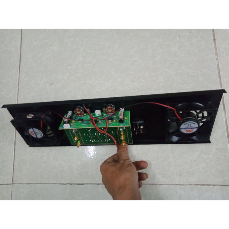 Mặt sau Ampli lên mian có cắt sub 2k-4k