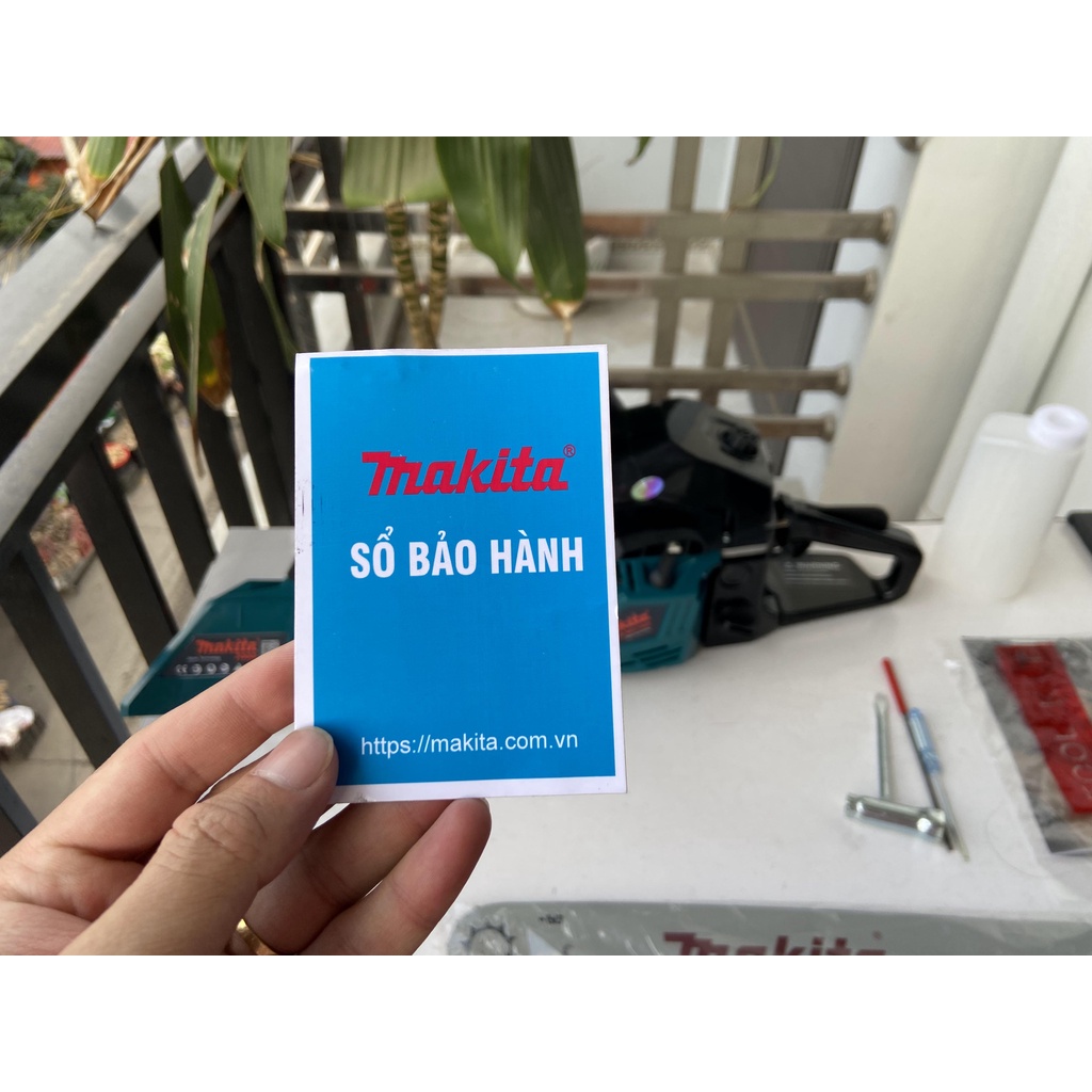 MÁY CƯA XÍCH CHẠY XĂNG MAKITA KAVANI 70CC