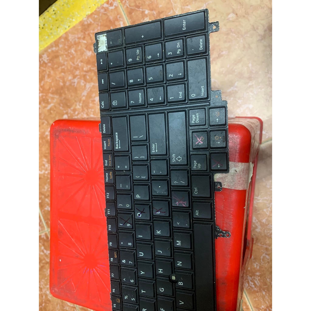 Xác bàn phím dell 0HG3G3 có đèn led nền e6530 e6540 liệt phím lấy nút phím xương