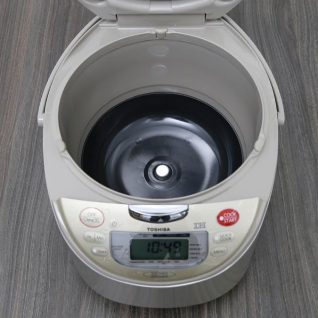 Nồi cơm điện cao tần Toshiba 1.8 lít RC-18RH(CG)- Trưng Bày | BigBuy360 - bigbuy360.vn