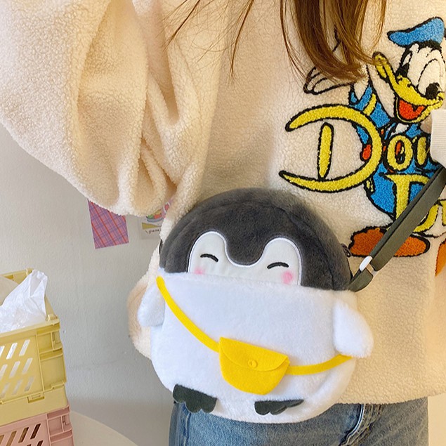Túi đeo chéo chú chim cánh cụt đeo túi vàng dễ thương, cute