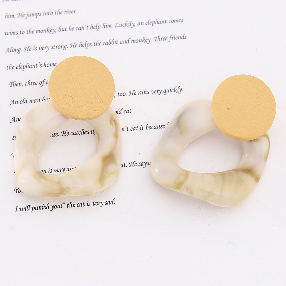 Bông Tai Tròn Bằng Gỗ Kiểu Dáng Thanh Lịch