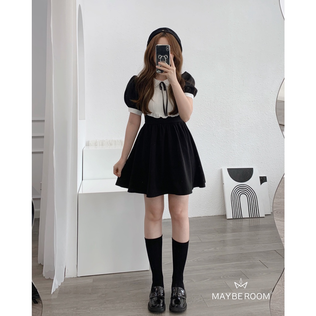 Váy suông chữ A màu đen xếp li bèo cổ bèo Emily Mayberoom