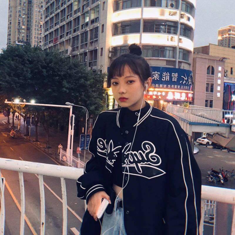 Áo khoác bomber super nam nữ giá rẻ khỏe khoắn thời trang/ áo bomber 2 sọc cúc bấm rabbit màu đen unisex | BigBuy360 - bigbuy360.vn