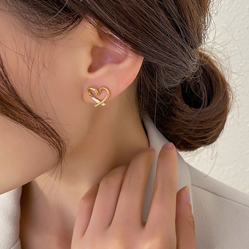 1 Cặp Khuyên Tai Hình Trái Tim Thời Trang Hàn Quốc Cổ Điển Không Cần Xỏ Lỗ Dành Cho Nữ