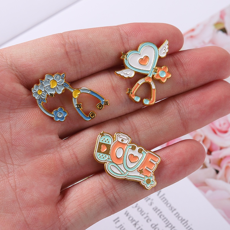 Ghim cài áo QIHE JEWELRY hình ống nghe y tế hoạt hình
