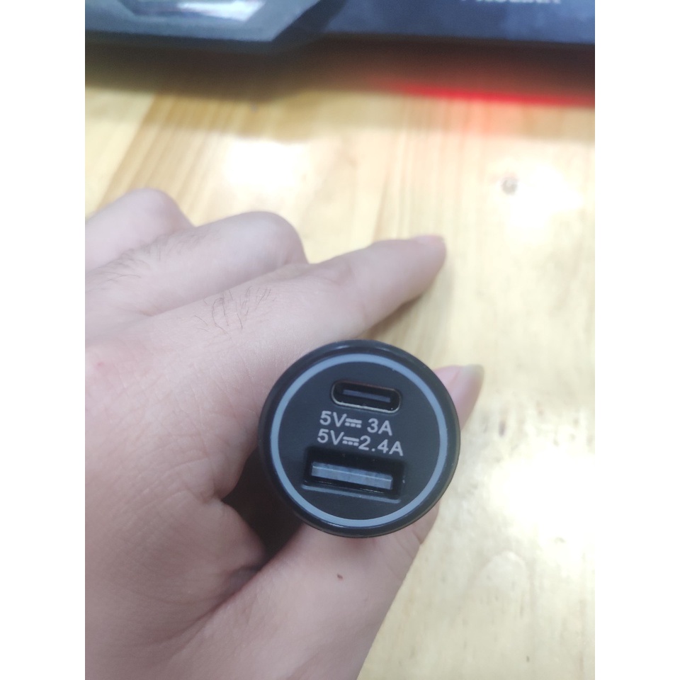 Tẩu sạc nhanh ô tô 18W Vivitar xuất Mỹ kèm dây C to C chính hãng Samsung