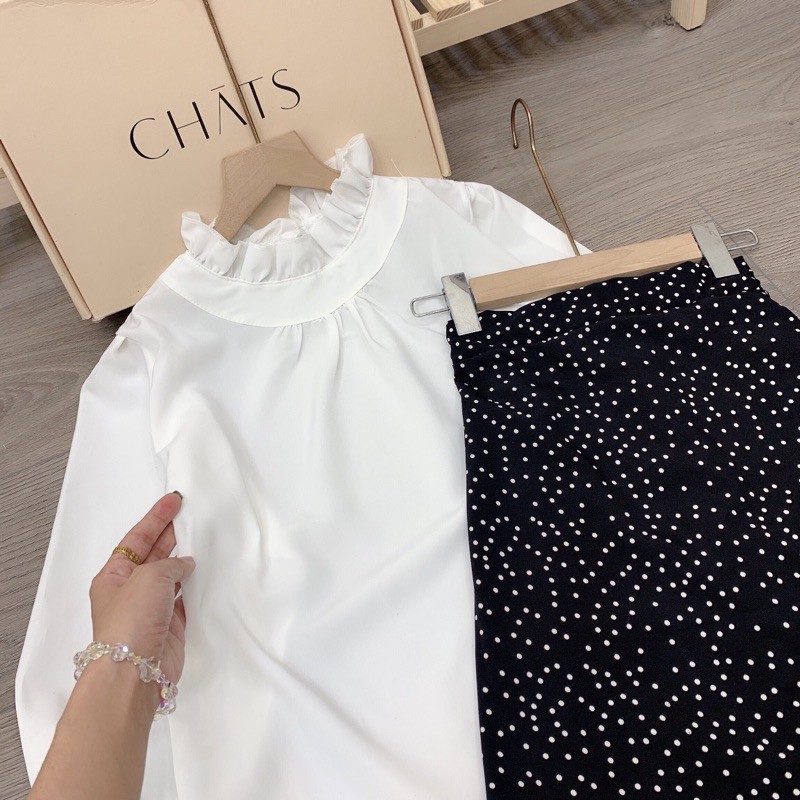 Set áo trắng cổ bèo mix chân váy bi dài (Có ảnh và video thật) | BigBuy360 - bigbuy360.vn