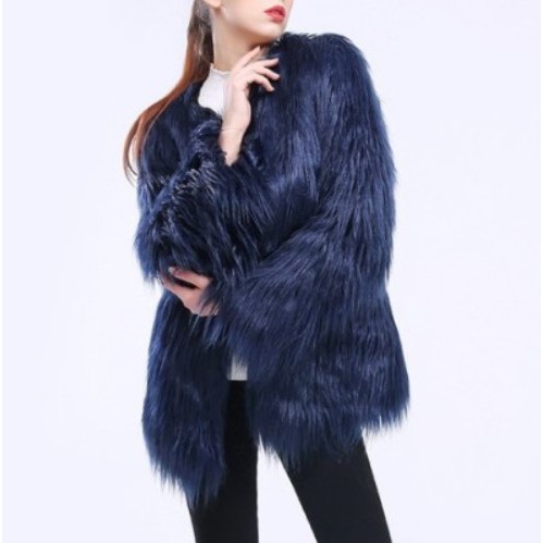𝐂𝐎́ 𝐒𝐀̆̃𝐍. Áo lông vũ nhân tạo dáng dài