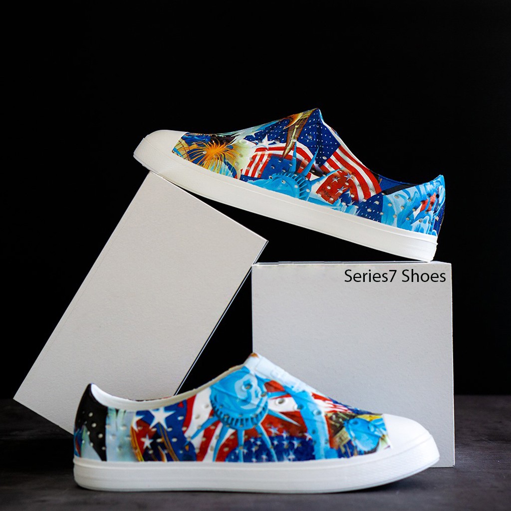 Giày Nhựa Trẻ Em Bé Trai Bé Gái Dáng Sneaker Đi Mưa Đi Biển Dạo Phố Siêu Nhẹ, Mềm Êm Chân, Không Thấm Nước