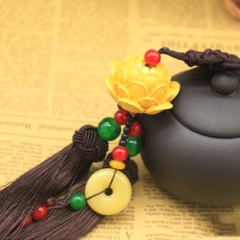 Khánh treo ô tô đài sen, dây treo ô tô hình hoa sen đem lại may mắn bình an