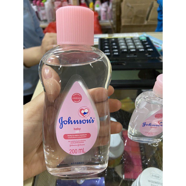 Dầu masage dưỡng ẩm baby oil Johnons dùng cho em bé chai 50ml / 200ml
