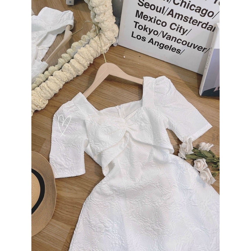 ĐẦM GẤM TRẮNG CỔ VUỐNG NHÍU NGỰC