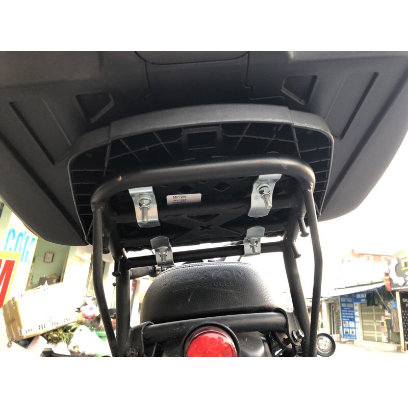 Đế nhựa gắn thùng Givi MP60,MP70