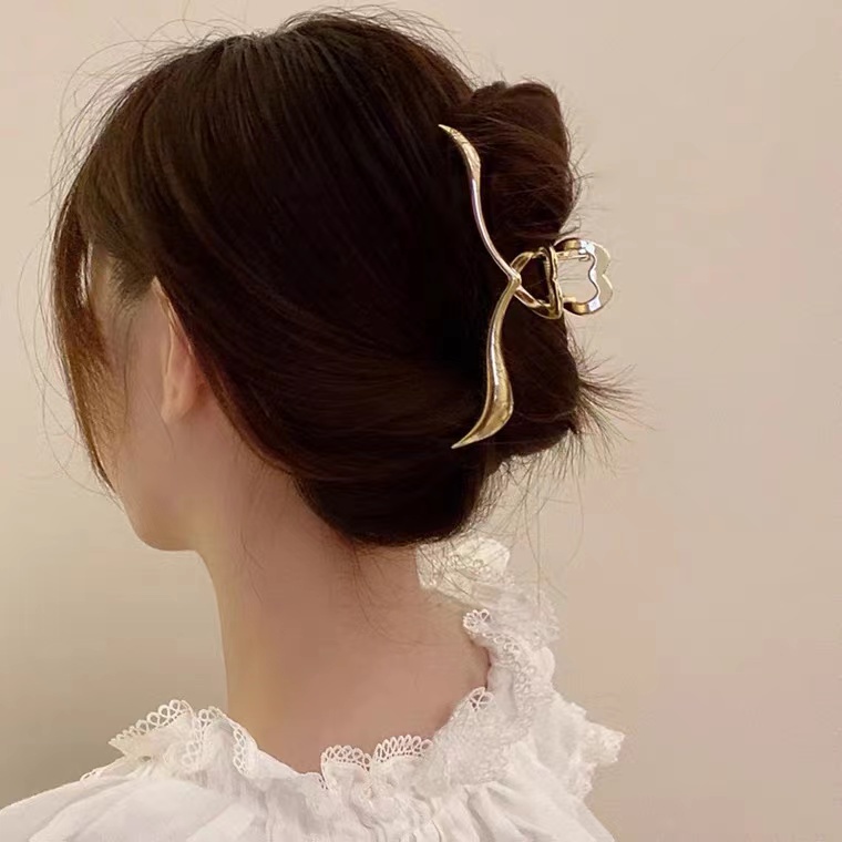 Kẹp tóc cá mập hình trái tim đơn giản kiểu Hàn Quốc thịnh hành
