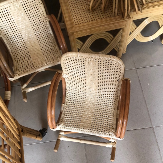 Ghế trẻ em bập bênh