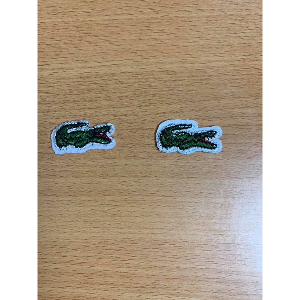 Logo thêu là ủi cá sấu