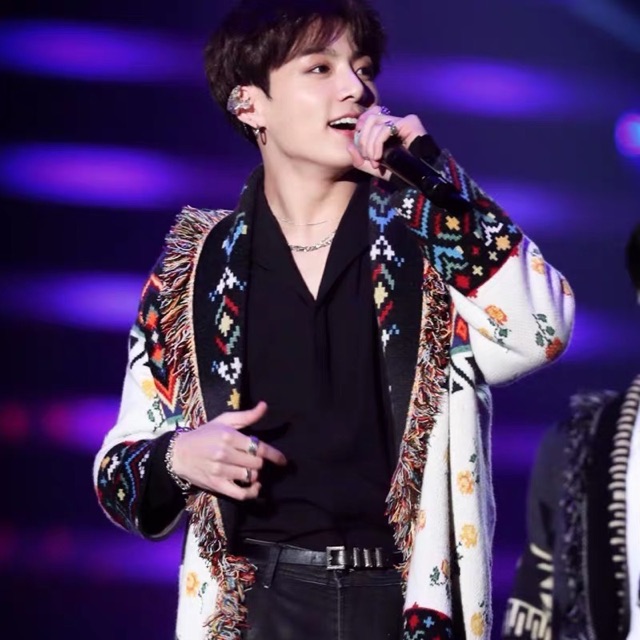 VIDEO + ẢNH THẬT ÁO KHOÁC LEN CARDIGAN BTS TẠI SBS GAYO DAEJUN