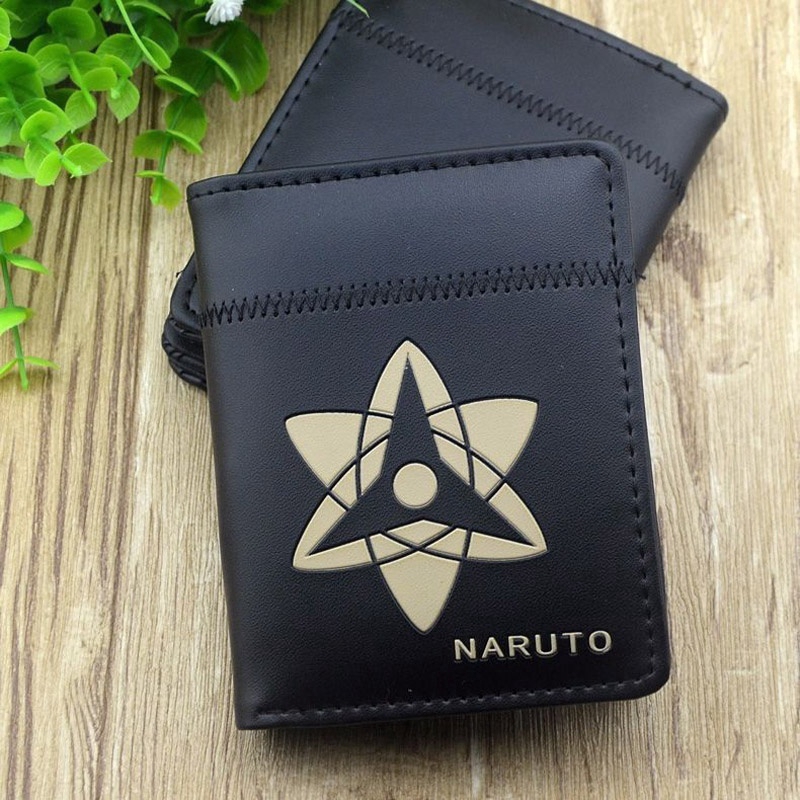 Ví ngắn in hình họa tiết của nhân vật Uchiha Sasuke trong anime Naruto