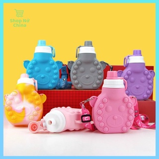 Bình đựng nước pop it dành cho bé, bình nước hình gấu kèm dây