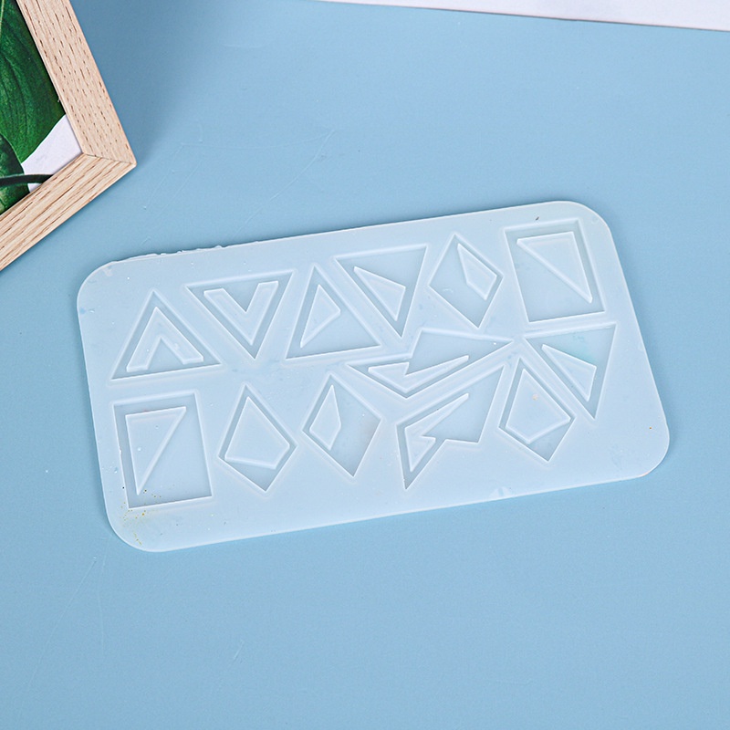 Bảng Khuôn Silicon Làm Khuyên Tai/Hoa Tai Hình Tam Giác Phong Cách Hàn Quốc DIY